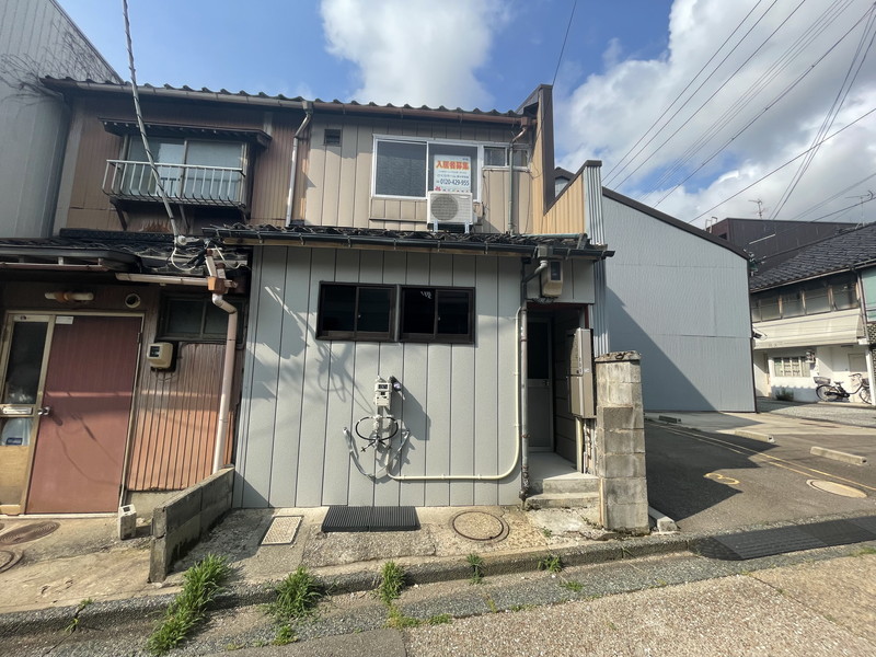 野町2丁目貸家