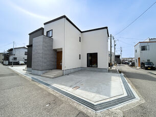 金沢　城南(2)　新築一戸建て【SHPシリーズ】　※右棟の外観